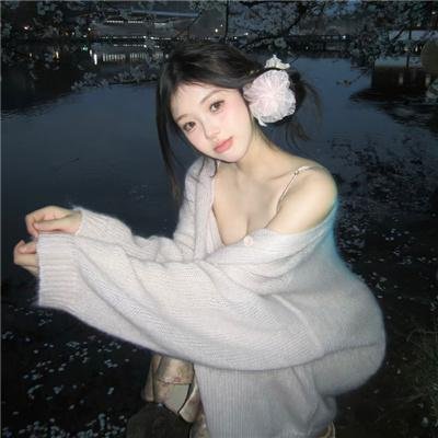 穿条纹衣的男孩